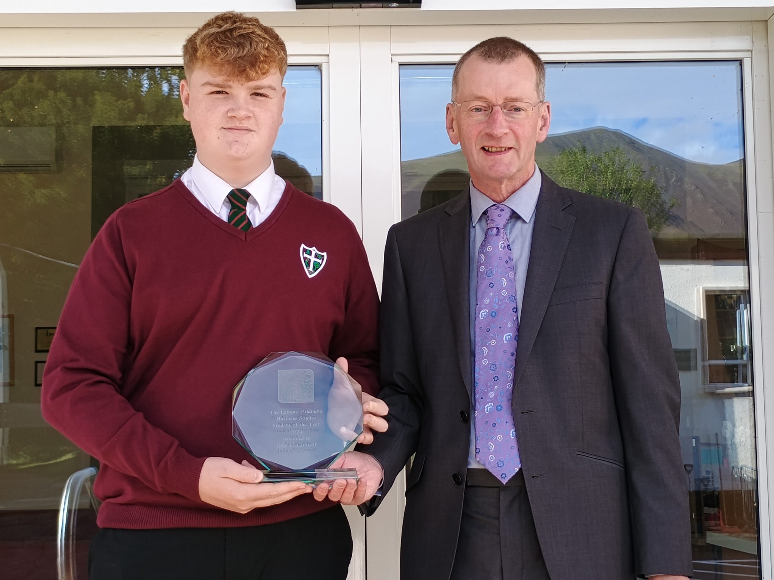 Lamont Pridmore recognises outstanding business student at Keswick School